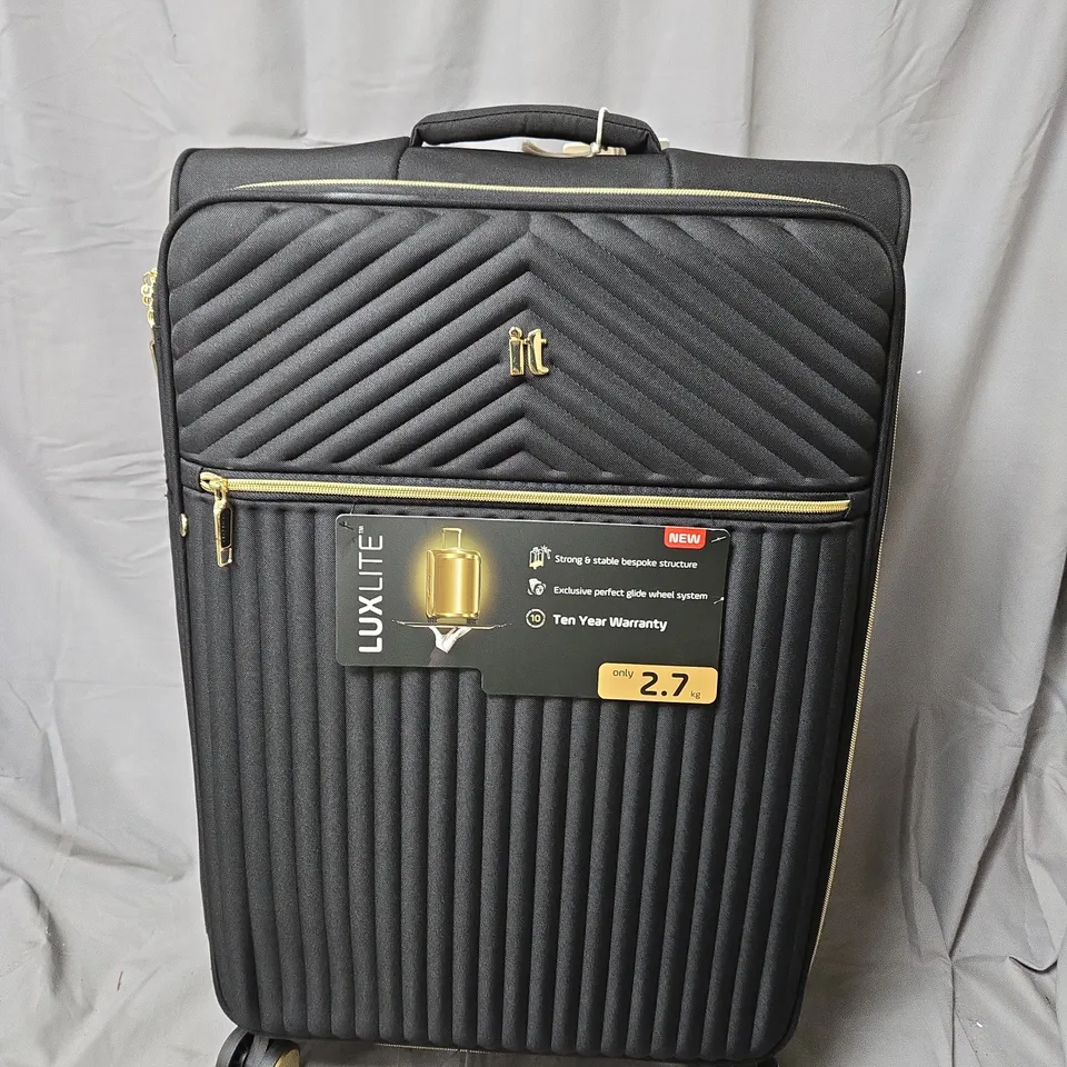 IT LUGGAGE ESPLANADE BLACK MEDIUM SUITCASE