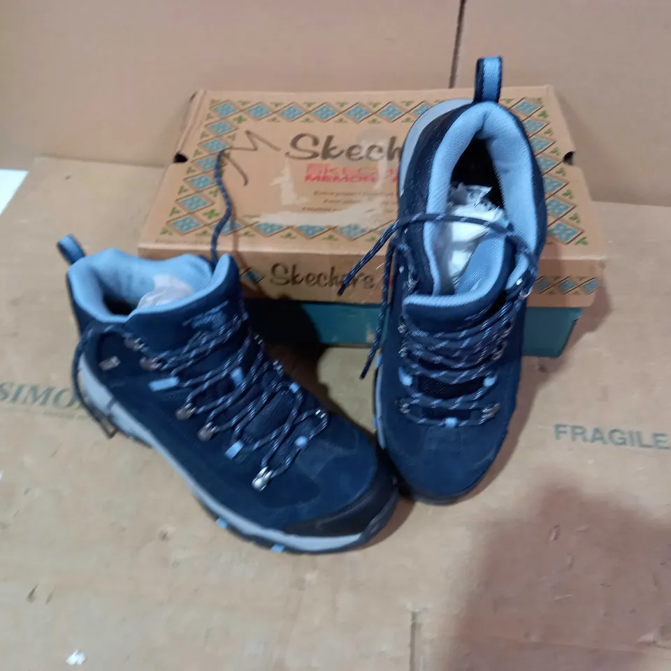 BOXED PAIR OF SKECHERS - SIZE 6.5