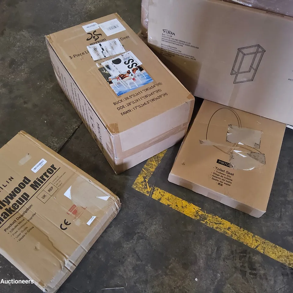 PALLET OF ASSORTED ITEMS TO INCLUDE, HOLLYWOOD MAKE-UP MIRRORS, TOILET SEAT, 3 PIECE SEASONAL LED REINDEER SET, METAL TOWEL RACK,
