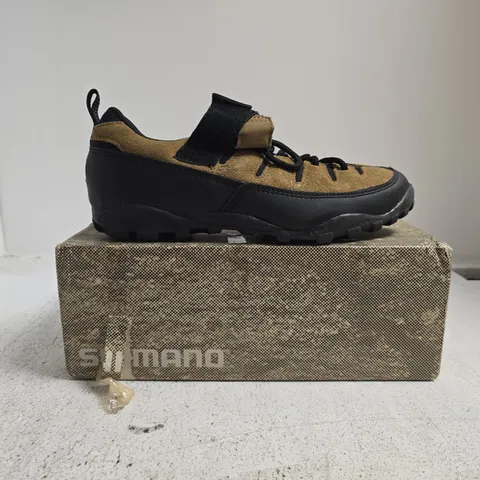 BOXED PAIR OF SHIMANO OFF ROAD SHOES IN BEIGE SIZE EU 43