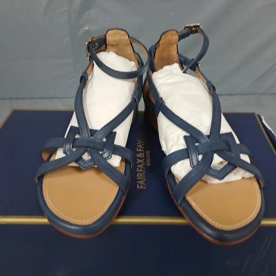 BOXED PAIR OF FAIRFAX & FAVOR WOMENS ROME SANDALS IN NAVY LEATHER - UK 3
