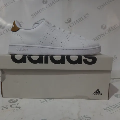 BOXED PAIR OF ADIDAS ADVANTAGE SHOES IN WHITE UK SIZE 7.5