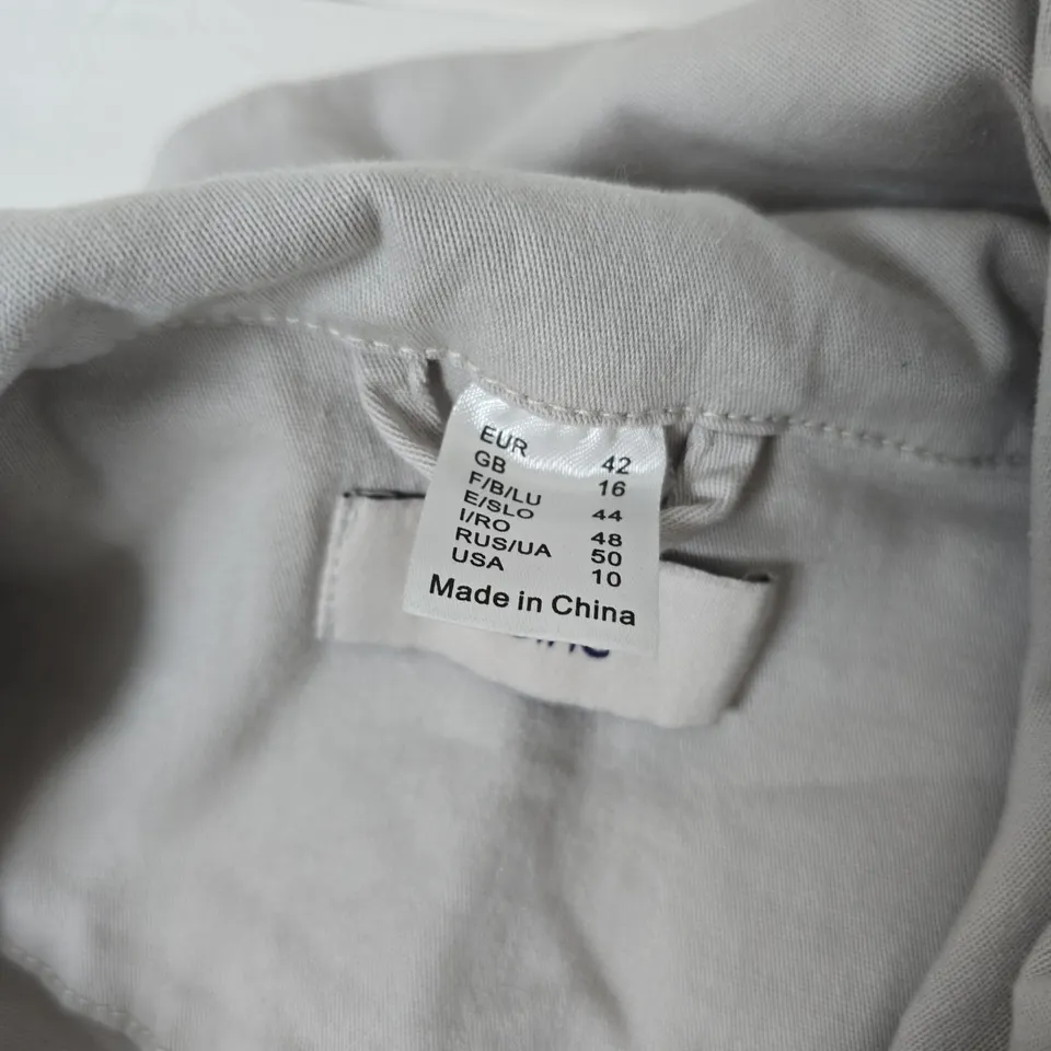 HEINE JACKET IN LIGHT GREY - SIZE 16