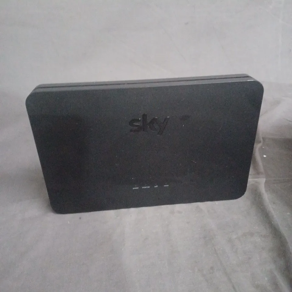 BOX OF ASSORTED ELECTRICAL ITEMS INCLUDING SKY HUB , POE INJECTOR AND POWER LEADS