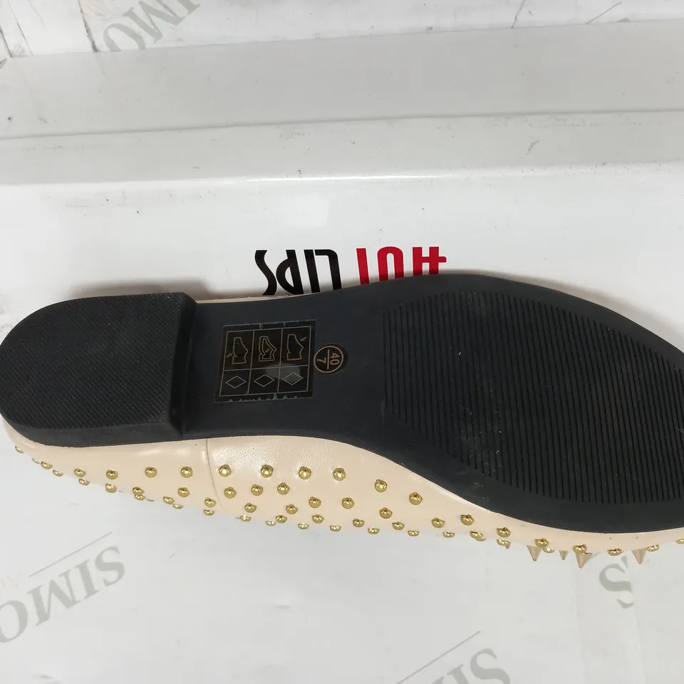 FLAT HEELED NUDE GOLD SPIKEY SHOE SIZE 7