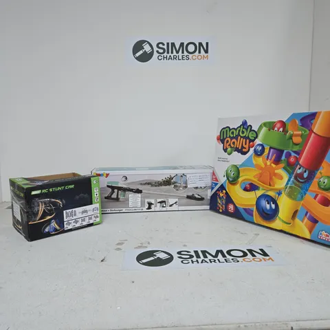 BOX OF APPROXIMATELY 4 TOYS INCLUDING MARBLE RALLY, RC STUNT CAR AND CHILDREN HOOVER