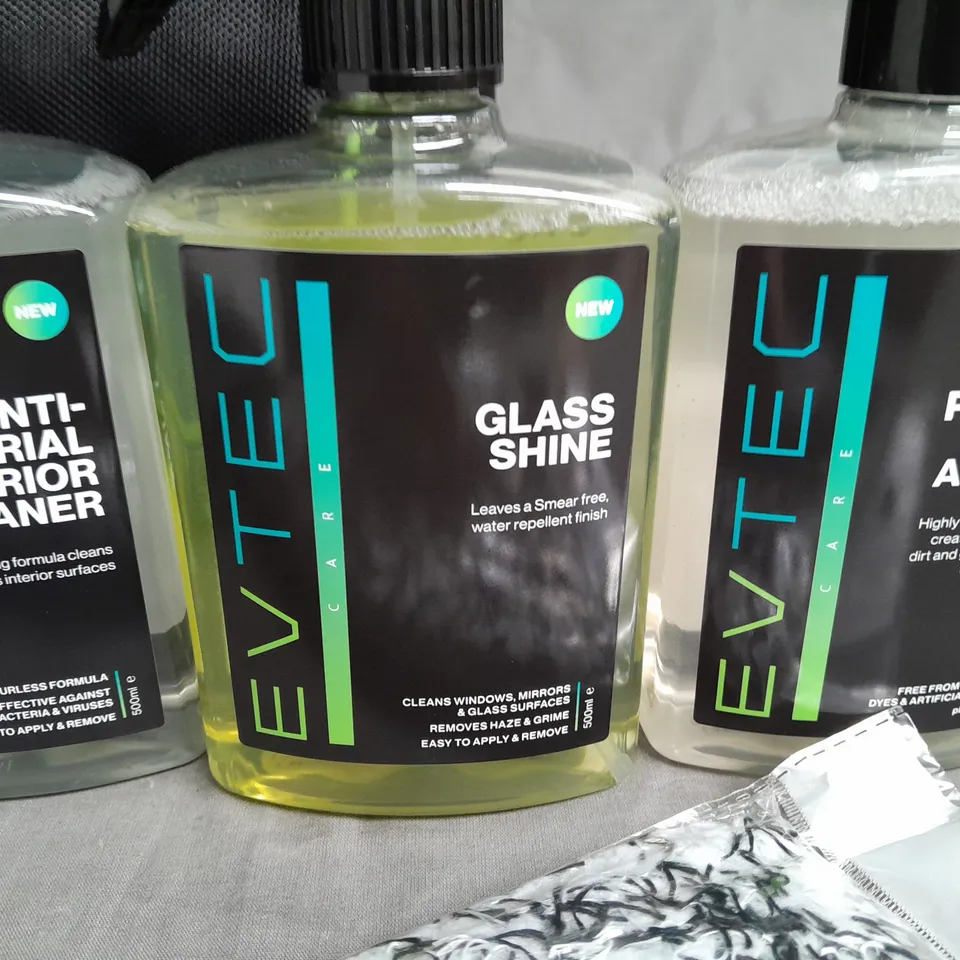 EVTEC 8-PIECE CAR CLEANING KIT IN CARRY BAG