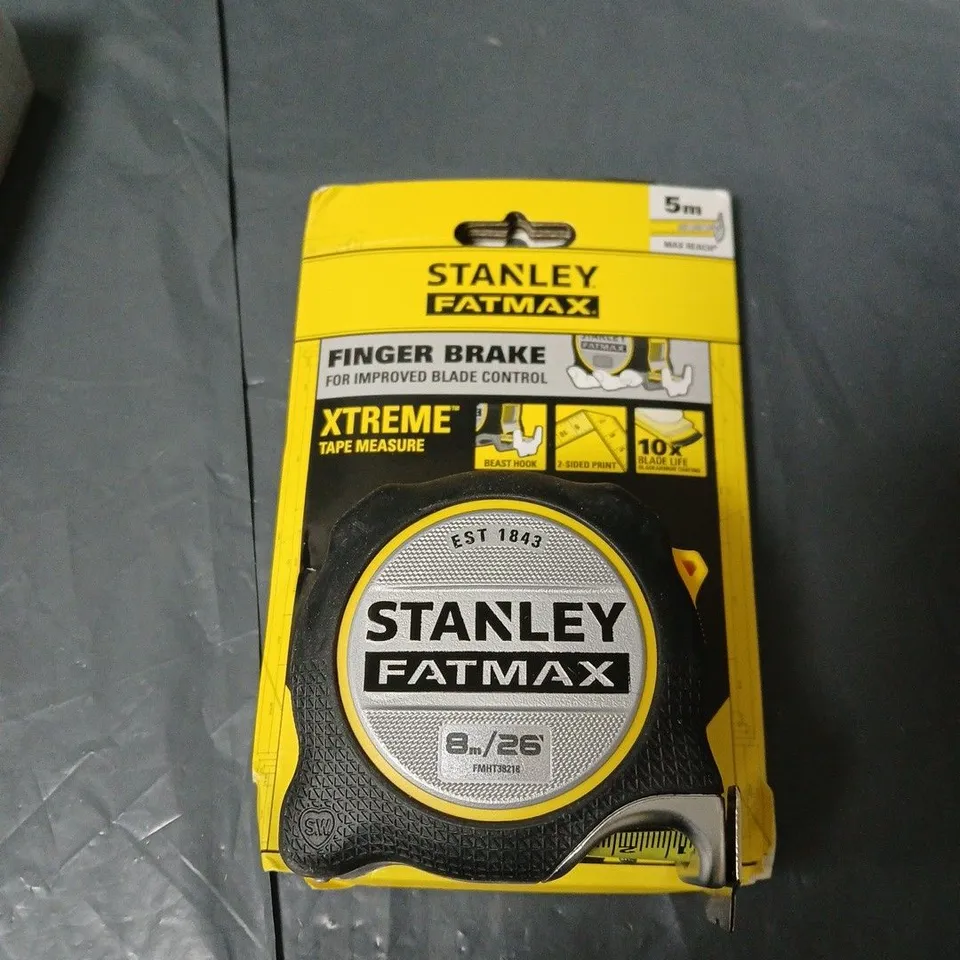 APPROXIMATELY 20 ASSORTED HOUSEHOLD ITEMS INCLUDING POT ME POTTING SOIL , CAT BALL AND STANLEY FATMAX TAPE MEASURE