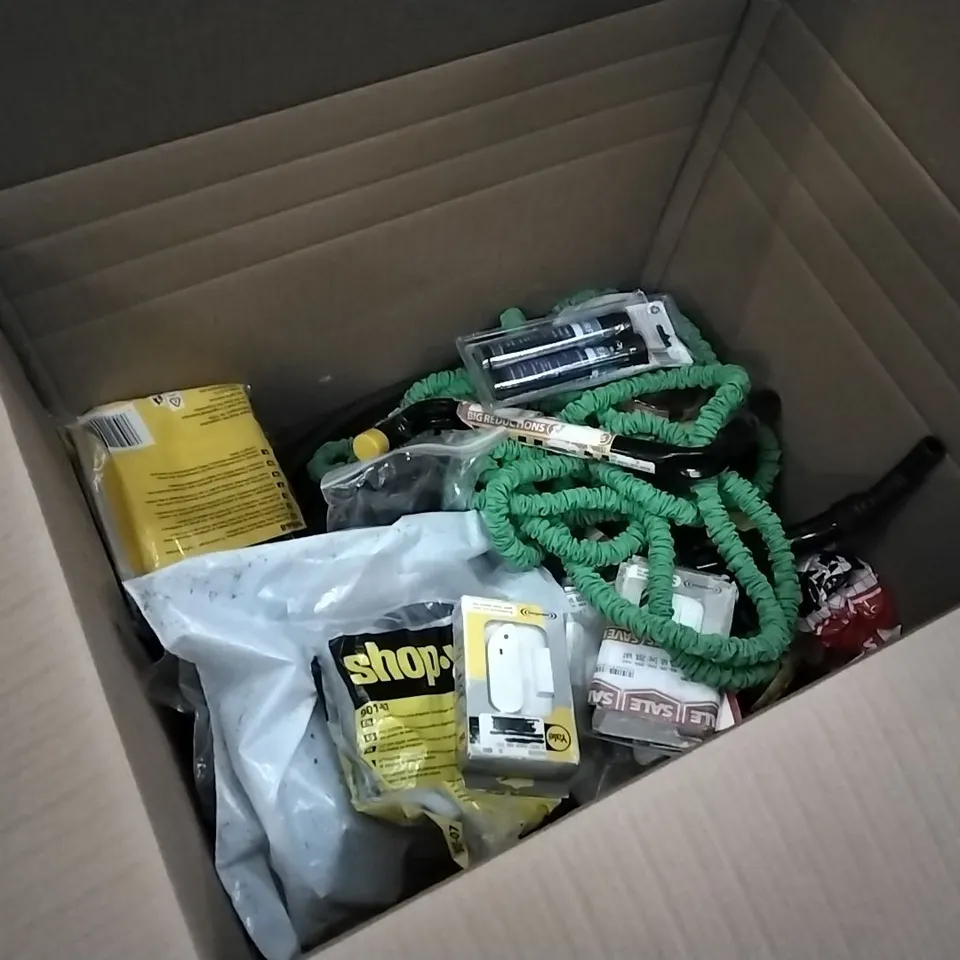 BOXED CONTAINS ASSORTED TOOLS/EQUIPMENT INCLUDING: INTERLOCKING FLOOR EDGE & CORNER SETS, SHORT NOSE 150MM AIR HAMMER KIT, 12V DC INSPECTOR LIGHT, DRIVE IMPACT STUD EXTRACTOR ECT