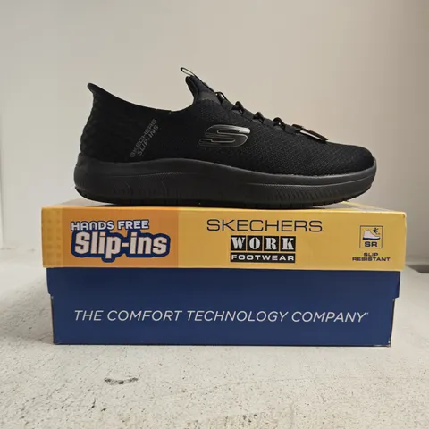 BOXED PAIR OF SKECHERS SLIP-INS TRAINERS IN BLACK SIZE UK 7