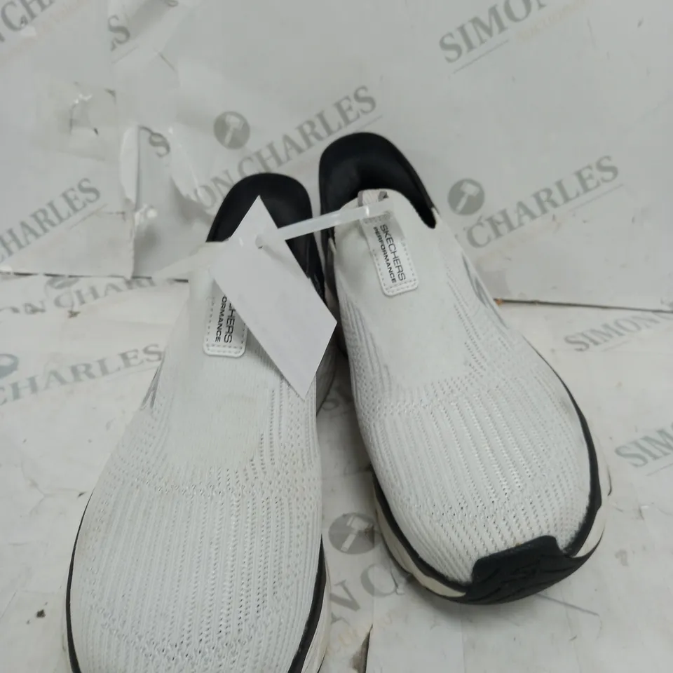 SKETCHERS SLIP INS MAX CUSHION TRAINER - SIZE 6