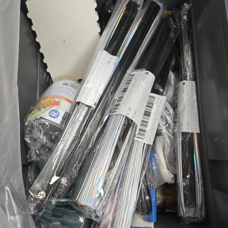 APPROXIMATELY 10 ASSORTED HOUSEHOLD PRODUCTS TO INCLUDE FAN, GLUE STICK, VIBRATION ALARM ETC