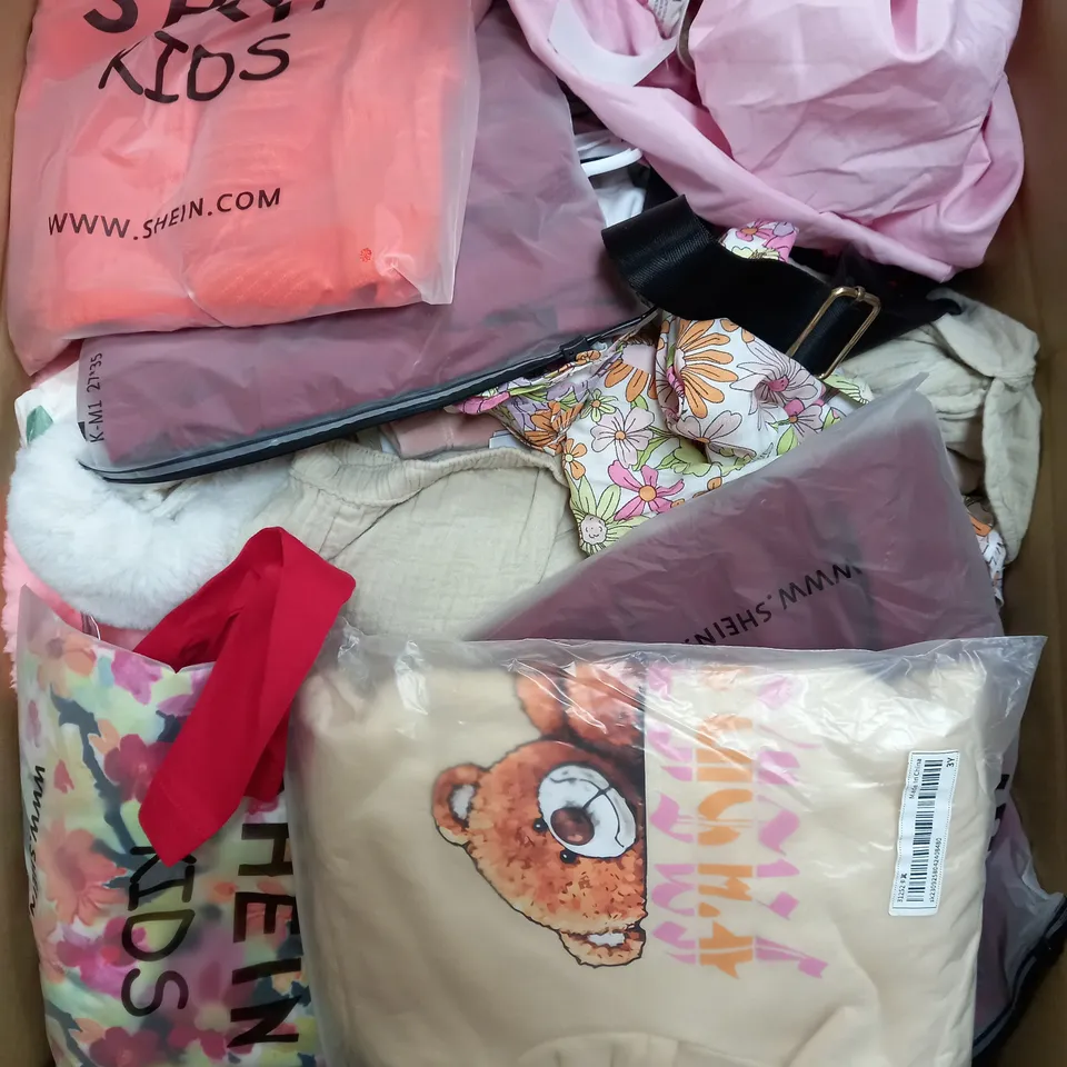 BOX OF APPROXIMATELY 25 ASSORTED KIDS CLOTHING ITEMS TO INCUDE - DRESS , BIB , BODYSUIT ETC