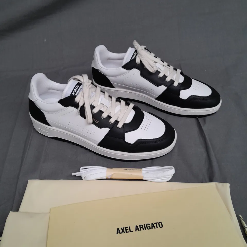 BOXED PAIR OF AXEL ARIGATO BLACK/WHITE DICO LO WITH ACCESSORIES SIZE 9