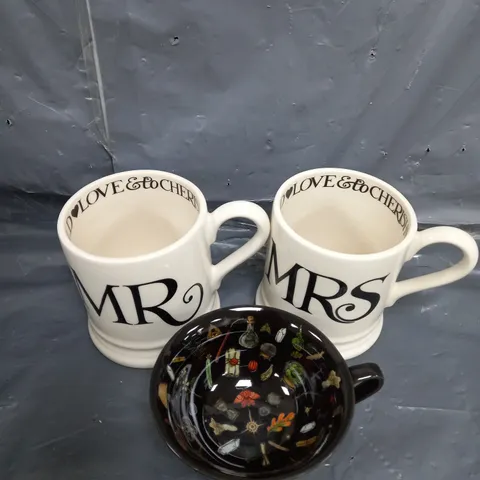 APPROXIMATELY 10 ASSORTED HOUSEHOLD ITEMS TOO INCLUDE , MR AND MRS CUPS AND WITCH CASKET MUGS , ETC