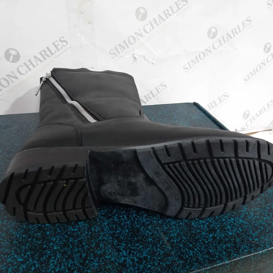 EMU AUSTRALIA EXPLORE YANCOAL BLACK SIZE 7 - BOXED