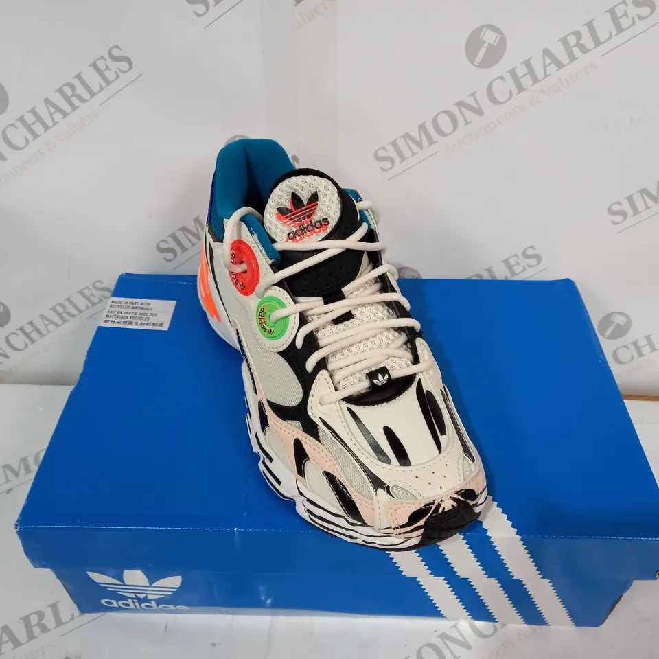 BOXED ADIDAS ASTIR TRAINERS - SIZE 4