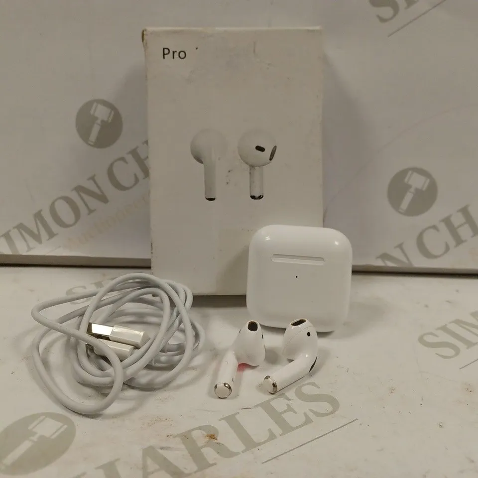 WHITE EARPHONES PRO 