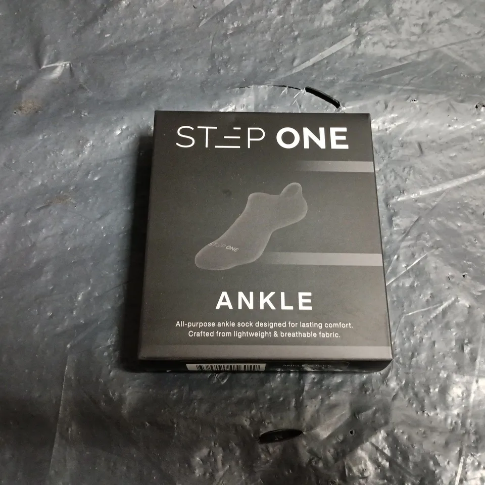 STEP ONE ANKLE SOCKS – BOXED