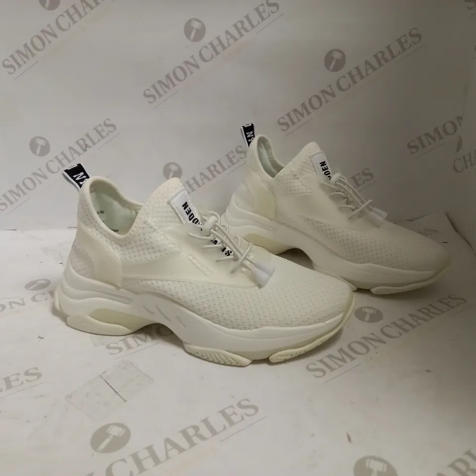 STEVE MADDEN MATCH CHUNKY TRAINERS IN WHITE - UK 6