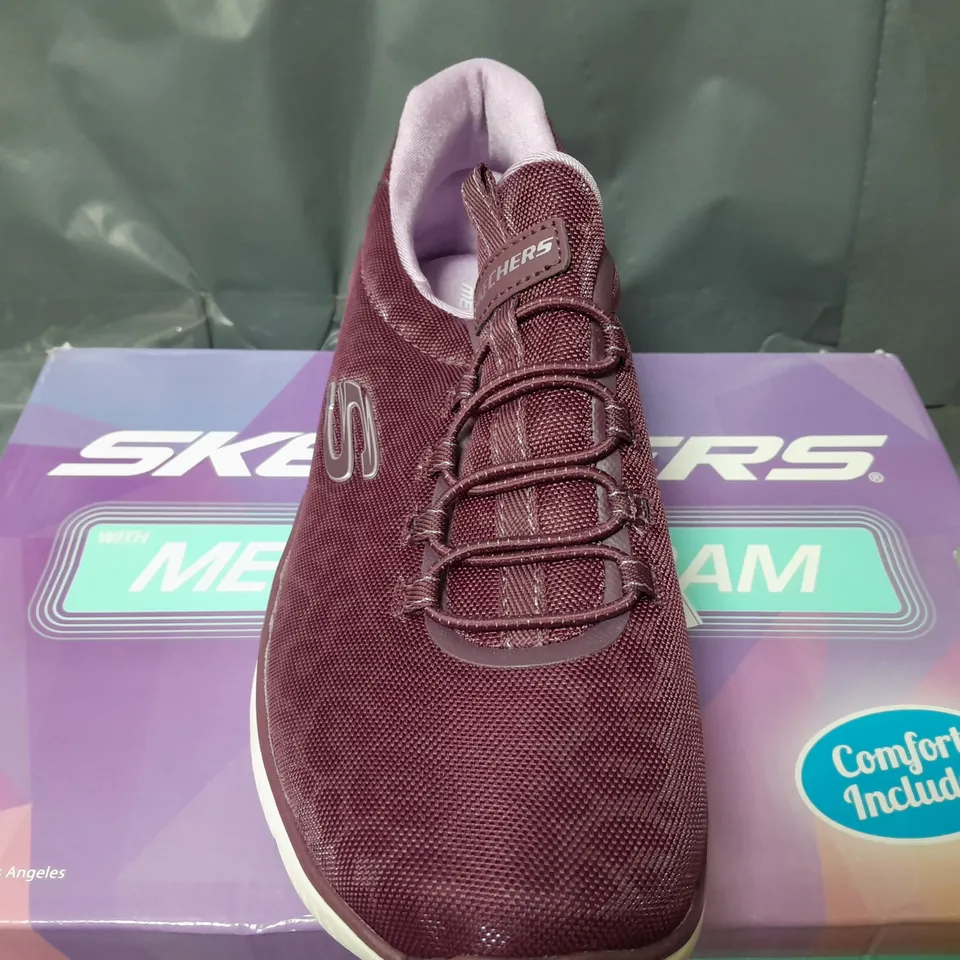 BOXED SKECHERS SUMMIT TRAINERS IN PLUM - UK 5