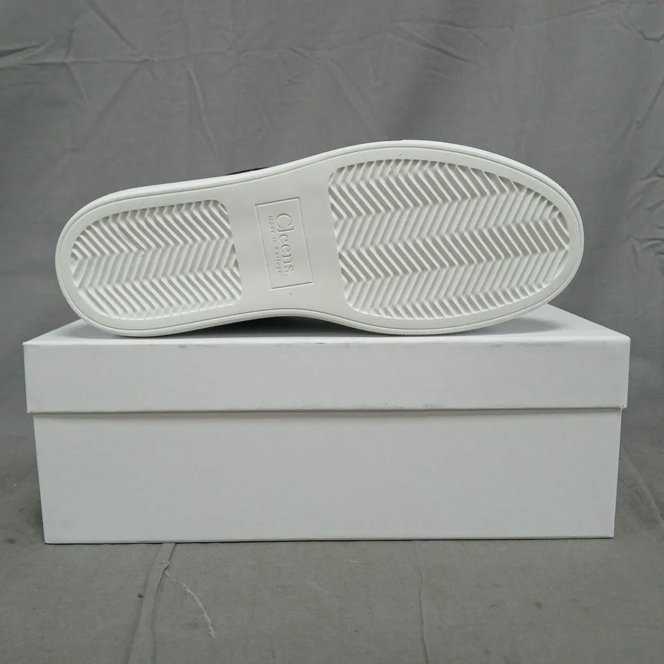 BOXED PAIR OF CLEENS LUXOR TRAINERS IN NAVY/WHITE SIZE UK 9