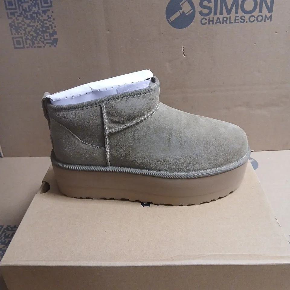 UGG GREY SUEDE ANKLE BOOTS WITH SHEARLING TRIM AND THICK PLATFORM SOLE BOXED UK 7