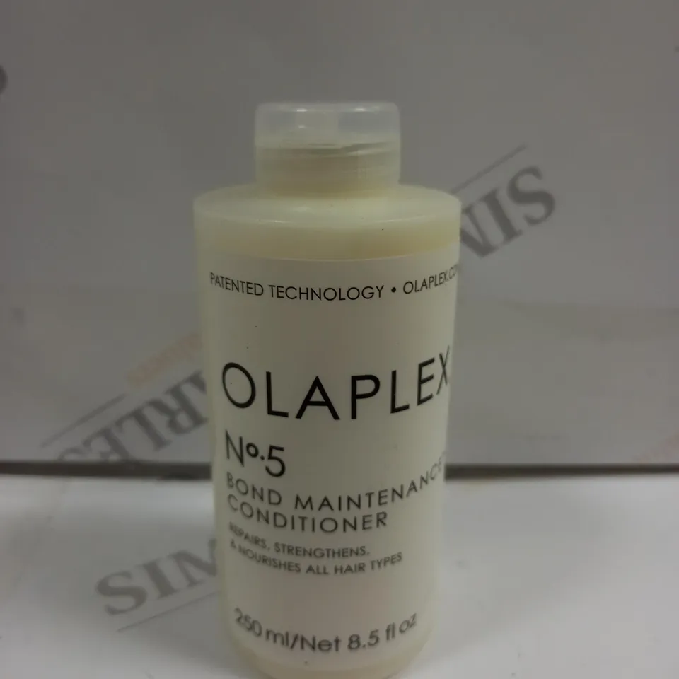 OLAPLEX NO.5 BOND MAINTENANCE CONDITIONER - 250 ML