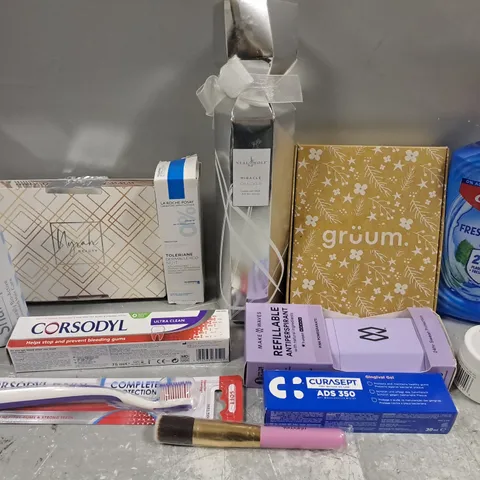 APPROX 15 ASSORTED BEAUTY PRODUCTS TO INCLUDE LA ROCHE-POSAY TOLÉRIANE DERMALLERGO NIGHT CREAM, NEAL&WOLF MIRACLE CRACKER, COLGATE MOUTHWASH, ETC