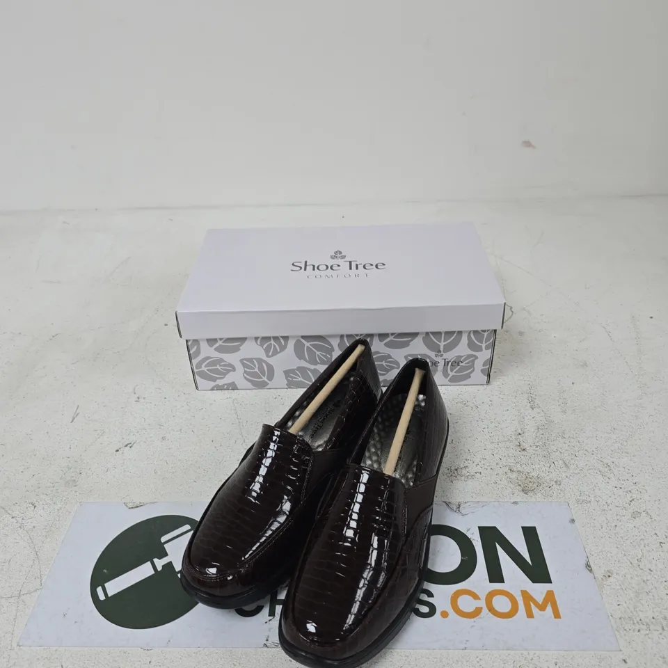 SHOE TREE AGATHA DARK BROWN CROC-EMBOSSED LEATHER LOAFERS – UK 3