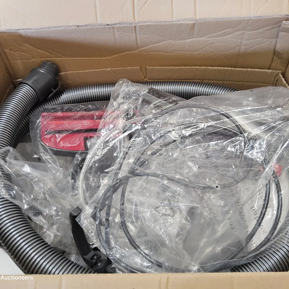 BOXED THOMAS AQUA + PET & FAMILY 1700WWET & DRY VACUUM CLEANER 1