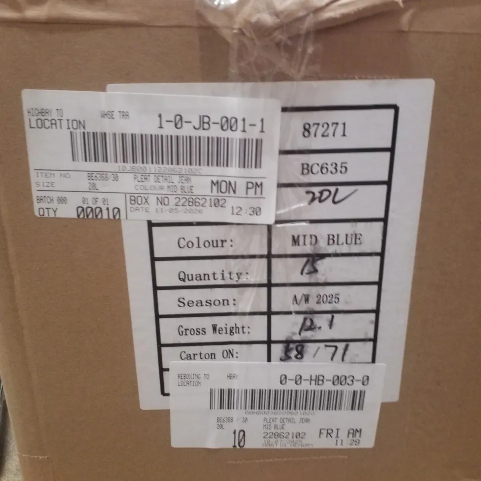 BOX CONTAINING APPROXIMATELY 10 BRAND NEW SIMPLY BE MID BLUE PLEAT DETAIL WIDE LEG JEANS - SIZE 20L