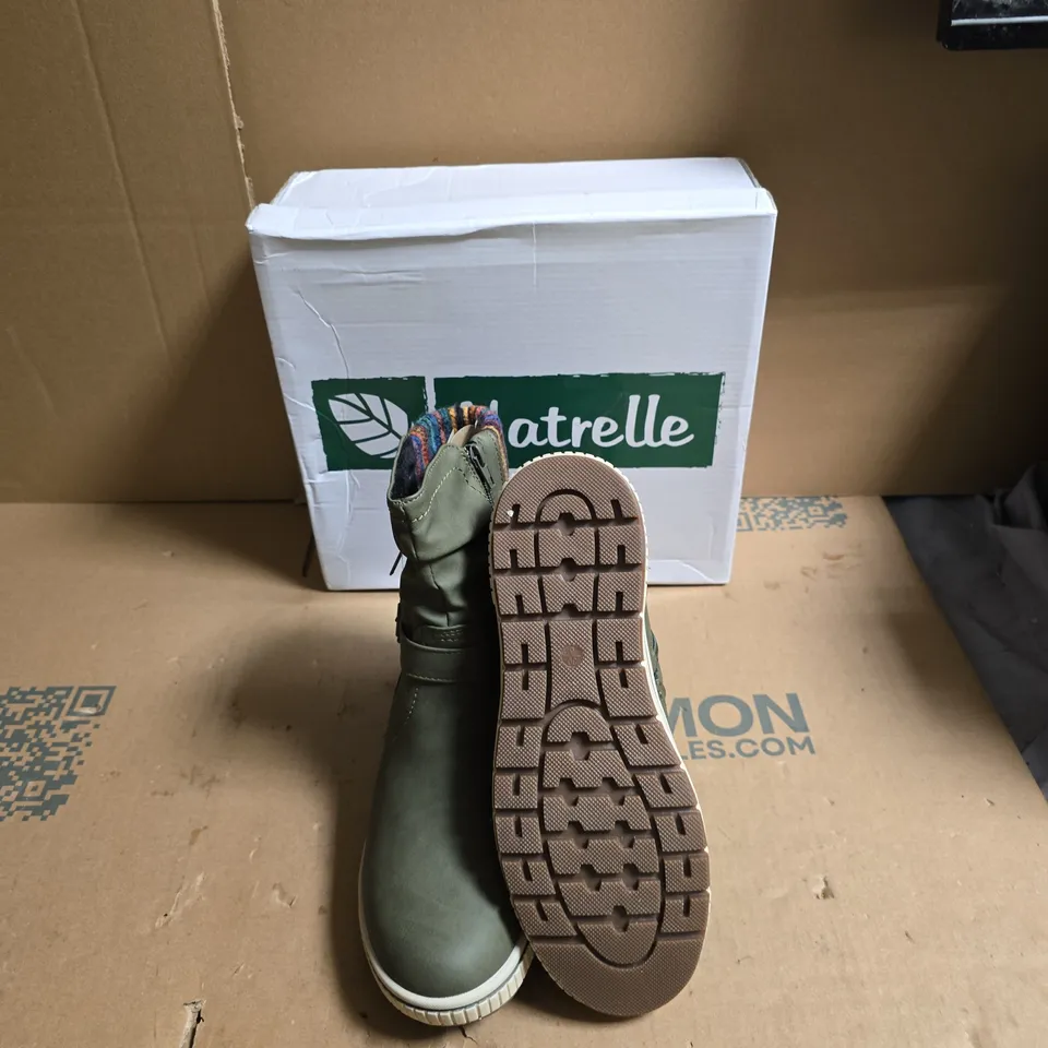 NATRELLE OLIVE GREEN ANKLE BOOT WITH MULTICOLOUR KNIT CUFF – ZIP CLOSURE - UK SIZE 6