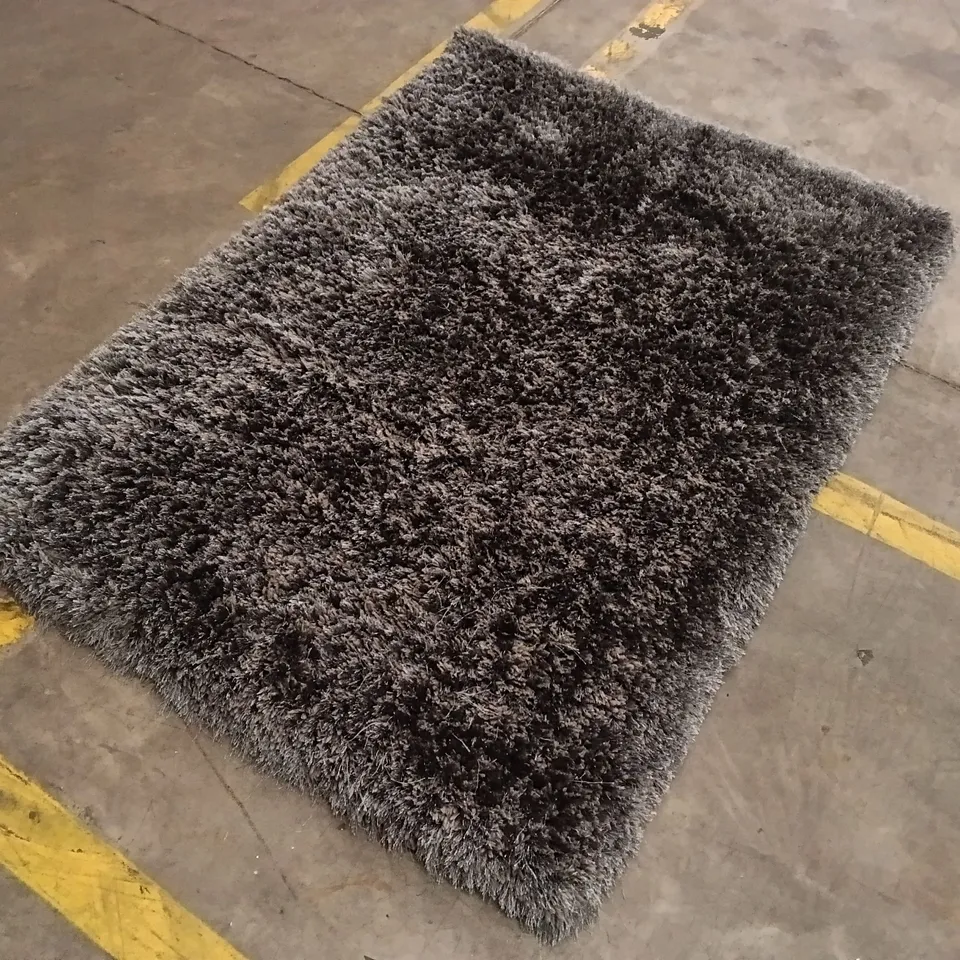 QUALITY DESIGNER AREA RUG - APPROXIMATELY 170CM X 125CM