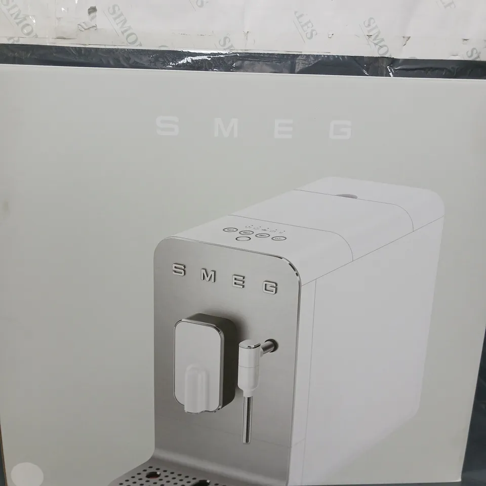 SMEG BEAN TO CUP COFFEE MACHINE MATTE WHITE - COLLECTION ONLY