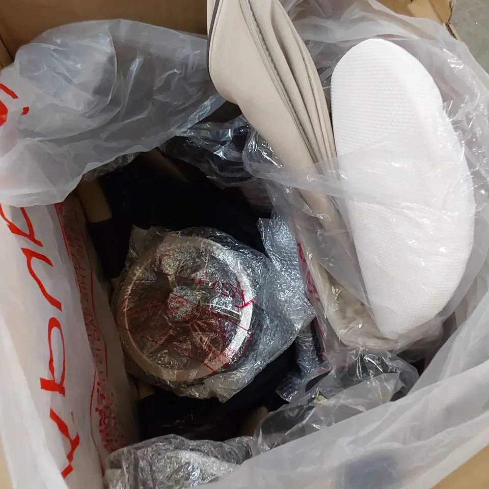 BOXED PEACH7 TRAVEL SYSTEM SET - BISCOTTI/LATTE (3 BOXES) // INCLUDES PRAM, CAR SEAT AND SOME ACCESSORIES - MISSING CARRY COT