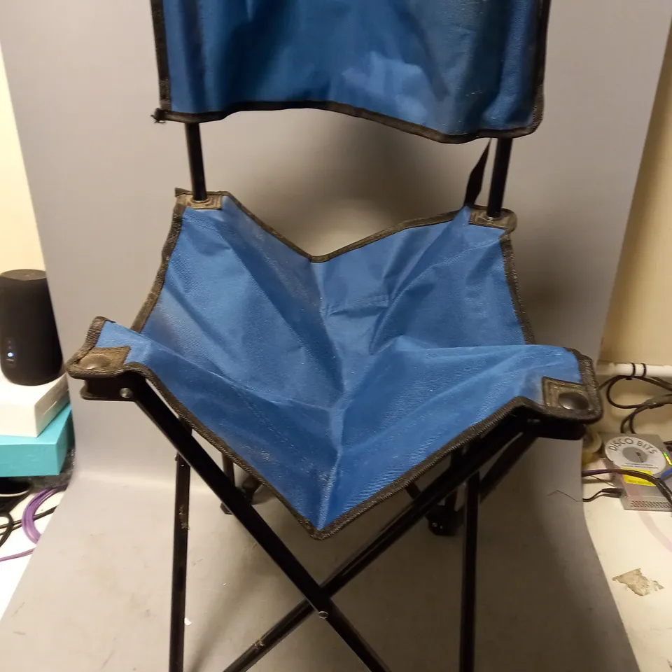 SUMMIT COLLAPSIBLE CHAIR IN BLUE