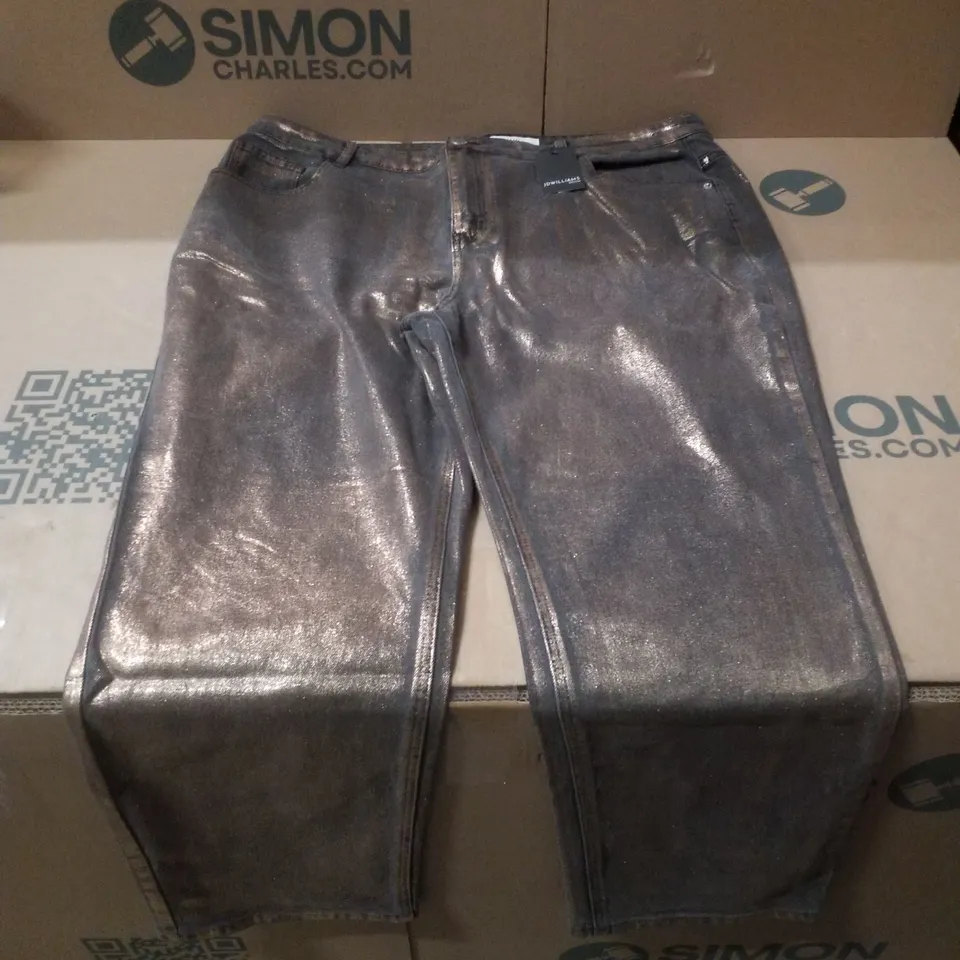 BOX CONTAINING APPROXIMATELY 8 BRAND NEW J D WILLIAMS DENIM COPPER METALLIC STRAIGHT JEANS - SIZE 22