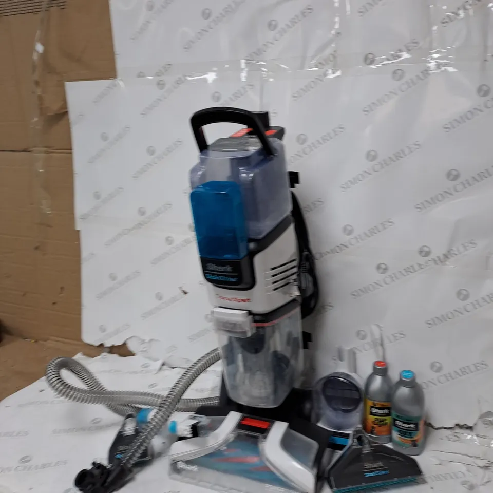 SHARK EXPERT HOOVER AND STAIN CLEANER