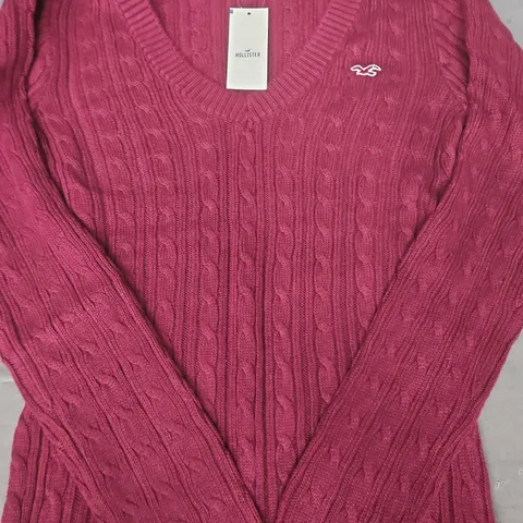 HOLLISTER CABLE-KNIT ICON V-NECK SWEATER IN WINE RED SIZE SMALL