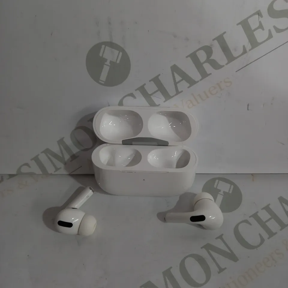 APPLE AIR PODS PROS
