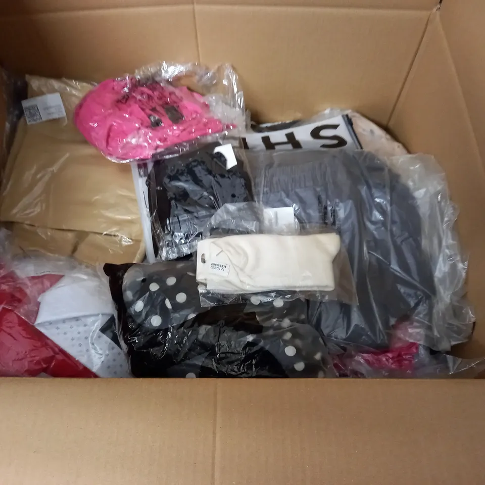 LARGE QUANTITY OF ASSORTED BAGGED CLOTHING ITEMS TO INCLUDE ZOZIMUS, WILLIAM HUNT AND STEVENSONS