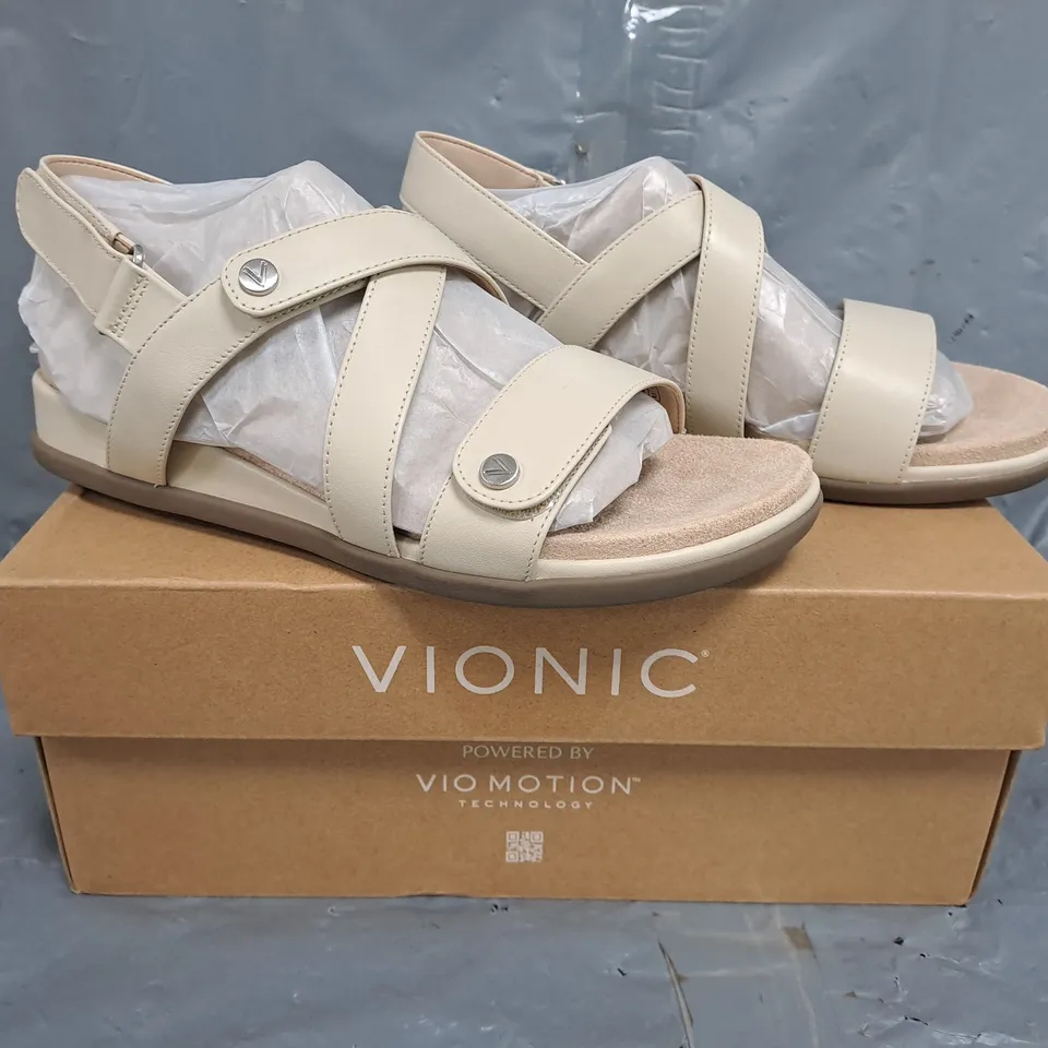 BOXED PAIR OF VIONIC OPEN TOE STRAPPY SANDALS IN DUSTY CREAM SIZE UK 4