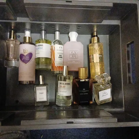 APPROXIMATELY 10 ASSORTED UNBOXED FRAGRANCES TO INCLUDE; KAY ALI, VERA WANG, NOTED AROMAS AND PASCAL MORABITO