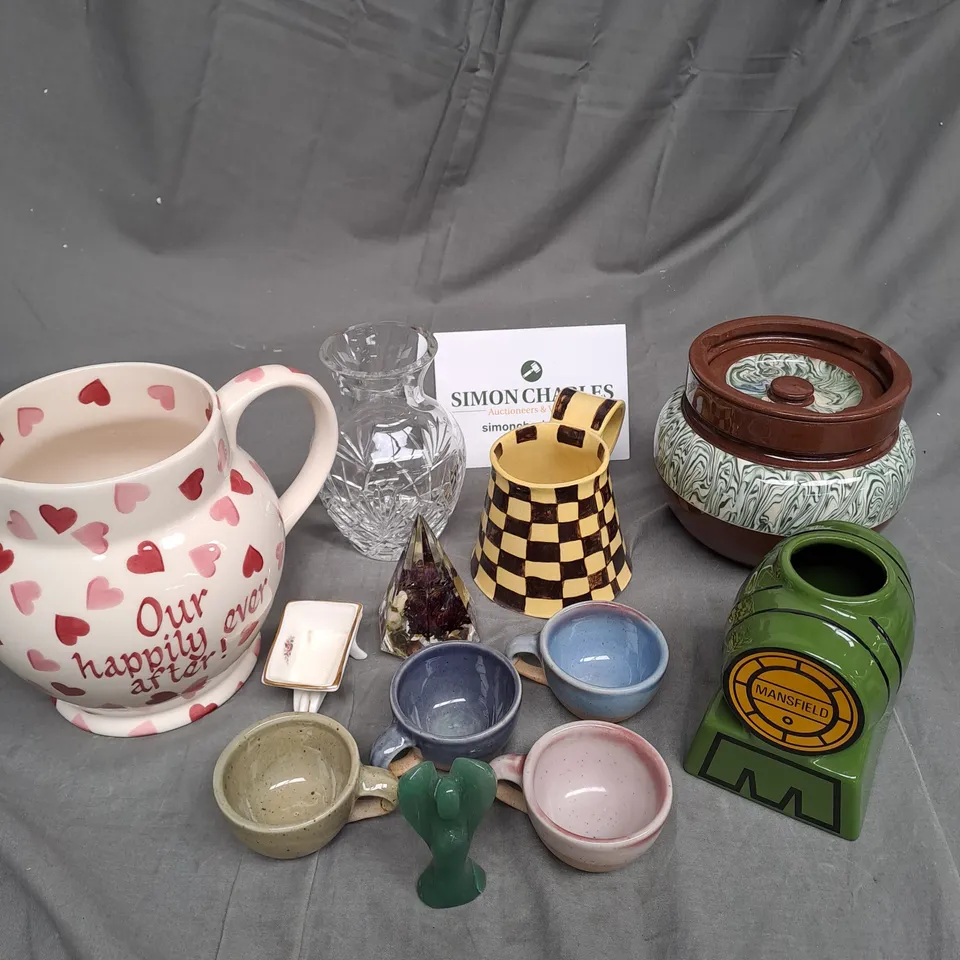 APPROXIMATELY 15 ASSORTED GLASSWARE AND CERAMIC PRODUCTS - COLLECTION ONLY 