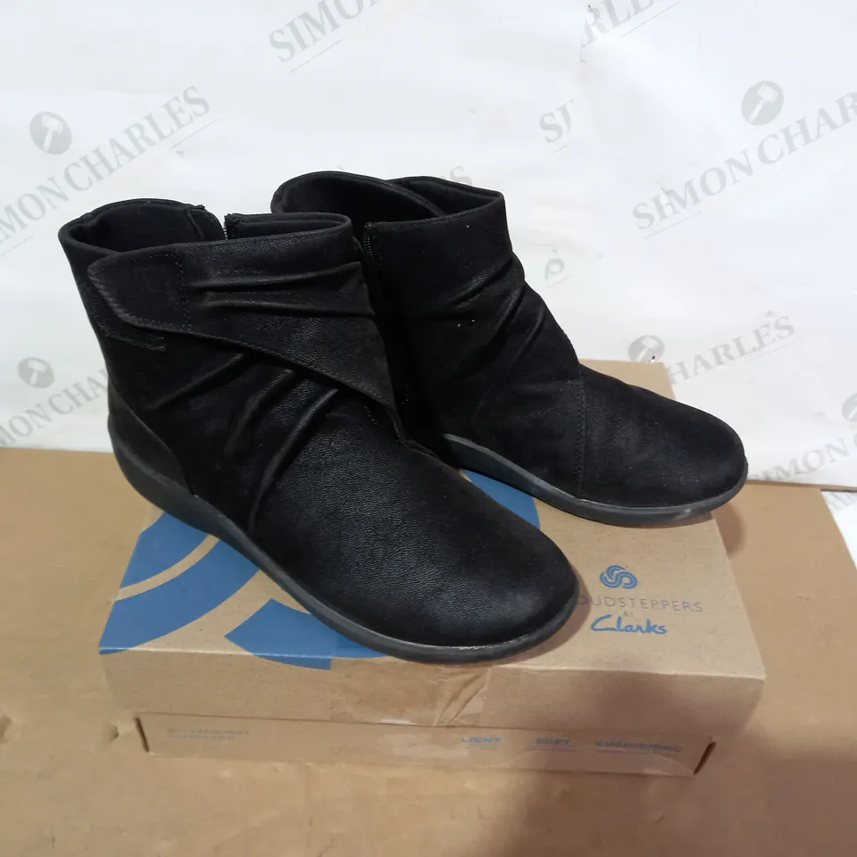BOXED PAIR OF CLARKS - SIZE 6D