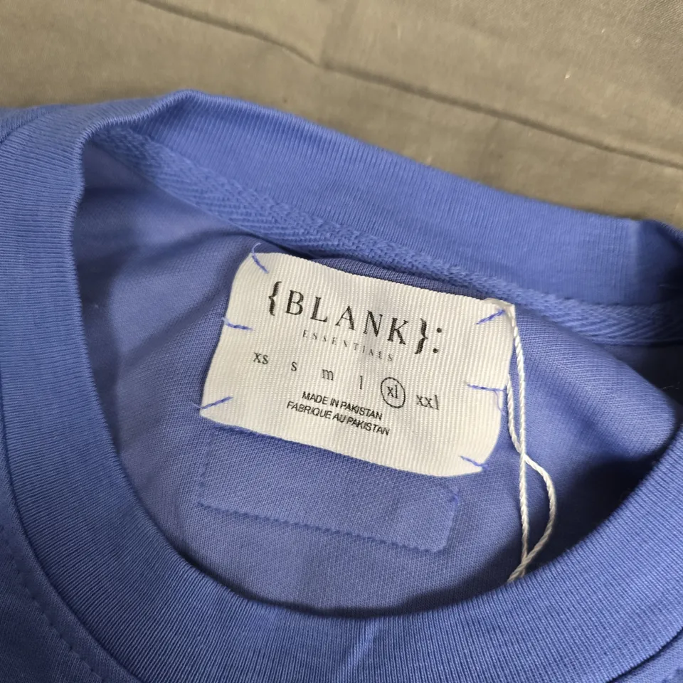 BLANK ESSENTIALS T-SHIRT – BLUE – XL