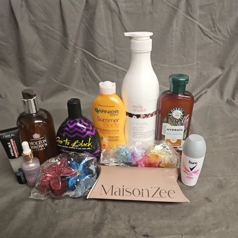 APPROXIMATELY 20 ASSORTED HEALTH & BEAUTY PRODUCTS TO INCLUDE - MILKSHAKE NOURISHING SHAMPOO - MAISON ZEE KESSA GLOVE - FLOWER SUPERNOVA CELESTIAL SKIN ELIXIR - ETC