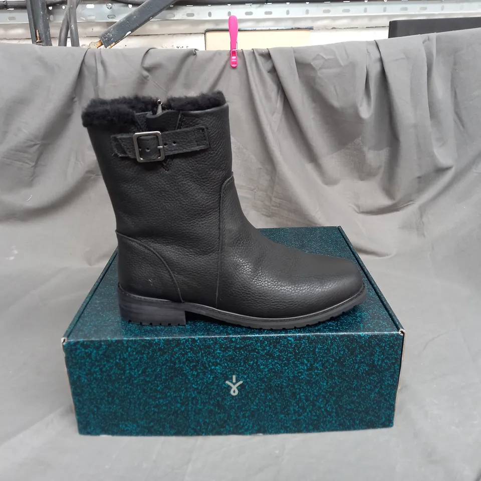 EMU AUSTRALIA BYRON BOOT IN BLACK SIZE 6