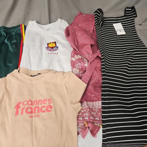 LARGE QUANTITY OF ASSORTED CLOTHING ITEMS TO INCLUDE ASOS, ZARA AND STRADIVARIUS